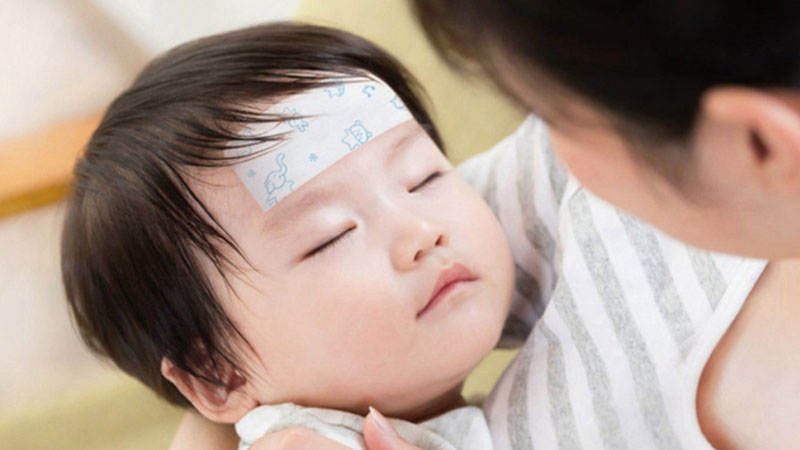 婴幼儿感染新冠反复发烧怎么办